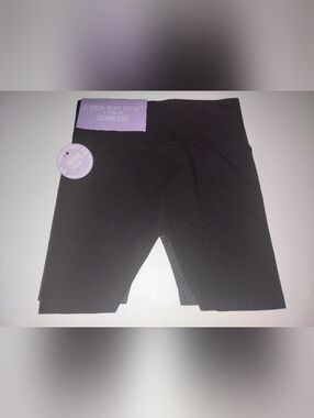 Feathers Maternity Women's Seamless Bike Shorts  Black 2 Pack New